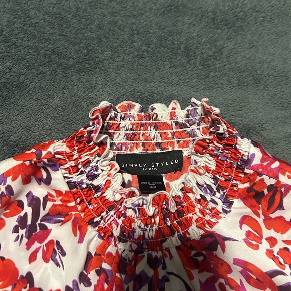 Simply Styled Floral Ruffle Top - Picture 2 of 3